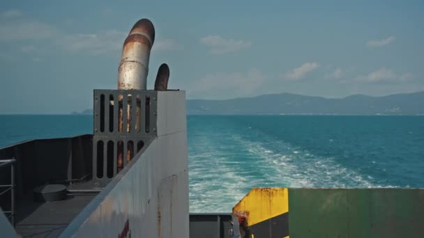 Widok Stypę Dużym Promem Pasażerskim Morzu Biały Szlak Piankowy Statkiem — Wideo stockowe