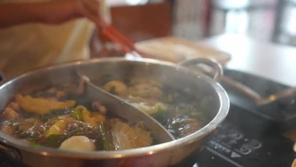 Shabu Shabu Sukiyaki Japans Eten Halve Pot Hete Kokende Soep — Stockvideo