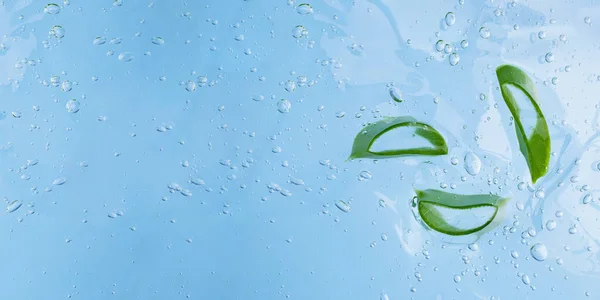 Kozmetik Jeline Baloncuklu Aloe Vera Dilimleri Kozmetik Arka Plan Geniş — Stok fotoğraf