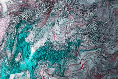 Buruşuk mermer metalik gümüş arka plan, sıvı tırnak cilasından yapılmış. Dokulu yüzey, sürüngen derisine benziyor. Kozmetik arka plan kadar iyi..