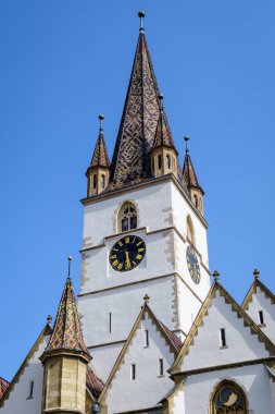 Romanya 'nın Transilvanya (Transilvanya) bölgesindeki eski şehir merkezi Sibiu' daki Lutheran Saint Mary Katedrali 'nin (Katedrala Evanghelica Sfanta Maria) yenilenmiş tarihi binası