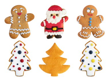 Beyaz arka planda çeşitli renkli Noel kurabiyeleri koleksiyonu. Yakın plan..