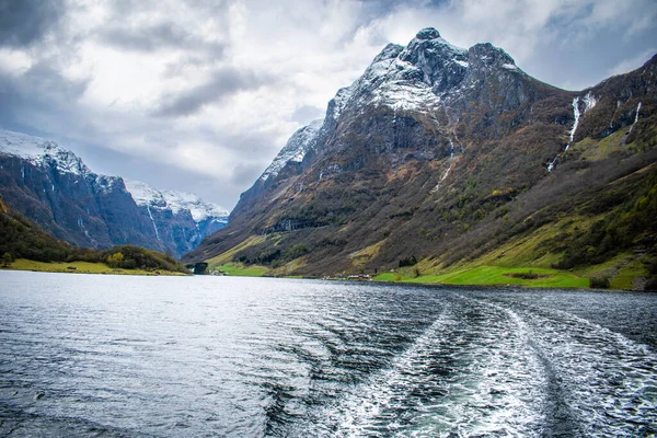 Lihat Dari Belakang Kapal Pesiar Fjord Norway Stok Foto