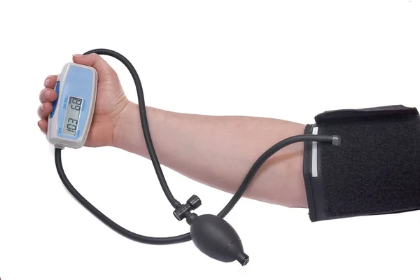 血圧の自己測定と制御 コンパクトなデジタル計測器でのパルスレート — ストック写真