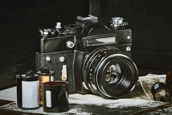 Alte Vintage Kamera Nahaufnahme Filmrollen Alte Fotos Getönte Aufnahme Fließender — Stockfoto