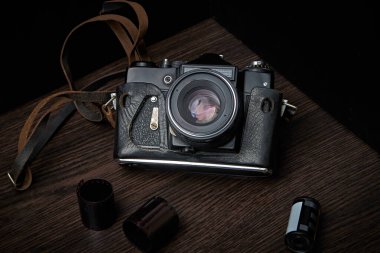 Eski bir film kamerası, eski bir dava, üst görünüm..