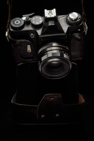 Старая Пленочная Камера Корпусе Крупным Планом Темном Ключе — стоковое фото