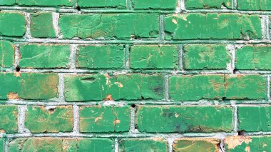Kırık yeşil boya desenli eski tuğla duvar.. 
