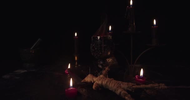 Still Life Satanic Ατμό Θυσιαστικό Κύπελλο Και Κεριά Μαύρο Φόντο — Αρχείο Βίντεο