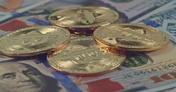Guld Golder Bitcoin Snurrar Den Amerikanska Dollarn Och Efter Spinning — Stockvideo