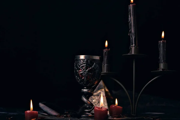 Composición Brujería Con Velas Encendidas Libros Joyas Símbolo Pentagrama Concepto Fotos De Stock Sin Royalties Gratis
