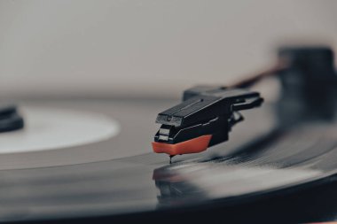Turntable vinil plak çalar