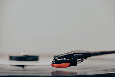 Yakın plan, klasik müzik çalar, plağı çalarken, Black Platter