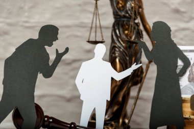 Siluet sembolü. Çocuk velayeti. Aile hukuku işlemleri. Boşanma arabuluculuğu, yasal ayrılık