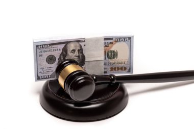 Finansal Hukuki Sorunlar İçin Gavel ve Para Konsepti