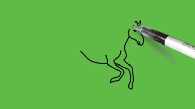 Açık ve koyu kahverengi, pembe, beyaz ve gri renkli koşan atı soyut yeşil arkaplanda siyah çizgili olarak çiz