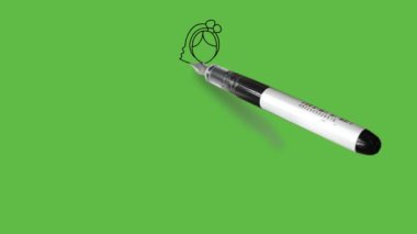 Ayakta duran kızı düz çiz. İki elini de koyu kahverengi tişört, mavi pantolon, kırmızı uzun ayakkabı ve soyut yeşil arka planda siyah çizgili saç bandı giyerek kalçasında tut.