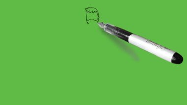 Sakal çiz genç adam. Gözlüklü, sağ elini çenesinde tut ve sol kolunu dirseğinden çek. Pembe gömlek, kahverengi pantolon, kırmızı çorap, kravat ve soyut yeşil arka planda siyah çizgili siyah ayakkabılar giy.