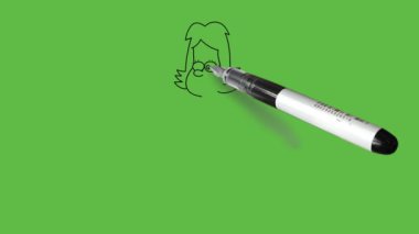 Gülümseyen yüzlü, yuvarlak gözlü ve kahverengi saçlı iki elini birleştirerek yeşil gömlek, kısa etek ve mor ayakkabı giymiş, soyut yeşil arka planda siyah çizgili bir kemer takıyor.