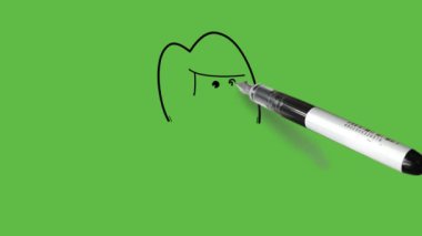 Yuvarlak gözlü, burunlu ve gri saçlı genç kızı çiz sağ elini yanağından tut ve mor masalı sol dirseğini destekle soyut yeşil arka planda siyah çizgili gri bir elbise giy.