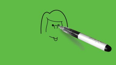 Düşünen genç bir kız çiz, yuvarlak gözler, burun ve gri saçlar iki elini yanaklarından tut ve iki dirseğini de destek için mor masada tut soyut yeşil arka planda siyah çizgili gri bir elbise giy.