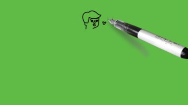 Kollarını kavuşturup iki elini yan yana birleştiren, kırmızı tişört, gri knicker, siyah şapka ve soyut yeşil arka planda siyah çizgili beyaz ayakkabılar giyen küçük bir çocuk çiz.