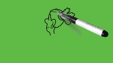 Büyük saçlı çörekli genç kızın arkasını yakından çek. Sol işaret parmağını dudaklarında tut. Soyut yeşil ekran arka planında siyah çizgiler olsun.   