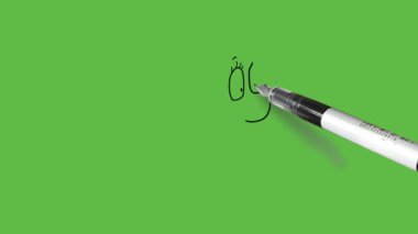 Soyut yeşil ekran arka planında siyah çizgili çizgi film karakteri olan genç kadının yakın yüzünü çiz    