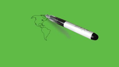 Genç adam sandalyeye otur iki dirseğini masaya koy ve başını iki elinle kavra dünya haritası duvarda asılı olsun soyut yeşil ekran arka planında siyah çizgiler  