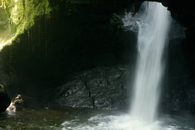 Salento, Kolombiya yakınlarındaki büyük şelale mağarası. Yüksek kalite fotoğraf
