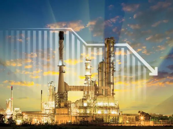 Aardolieraffinaderij Petrochemische Installatie Inclusief Pijl Grafiek Staafdiagram Dalende Trend Lage — Stockfoto
