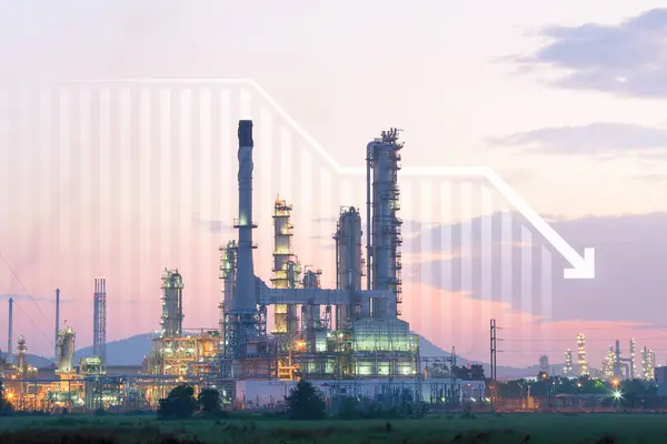 Refinería Petróleo Planta Petroquímica Incluye Flecha Gráfico Gráfico Barras Disminuir —  Fotos de Stock
