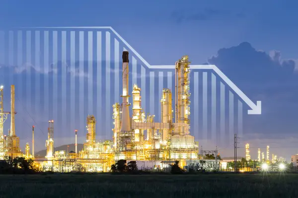 Refinería Petróleo Planta Petroquímica Incluye Flecha Gráfico Gráfico Barras Disminuir — Foto de Stock