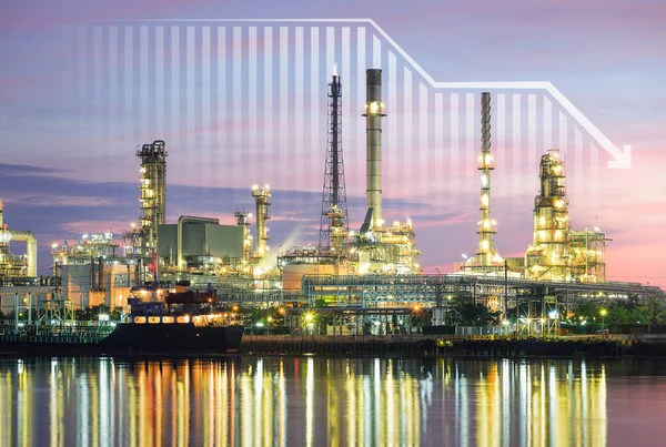 Нефтегазоперерабатывающий Нефтехимический Завод Включите Стрелку График Столбчатую Диаграмму Снижение Тенденции — стоковое фото