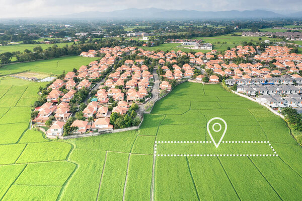 Земельный участок в воздушном виде. Определить регистрационный символ пустующей области для карты. Недвижимость или имущество для ведения домашнего, домашнего или жилищного бизнеса. строительство, развитие, продажа, покупка, инвестиции.