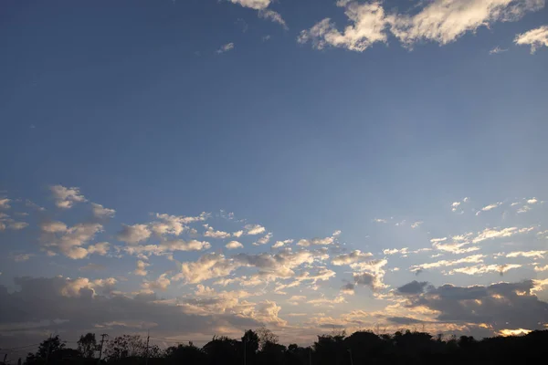 Hermoso Cielo Nube Alto Paisaje Incluye Espacio Luz Naturaleza Atardecer — Foto de Stock