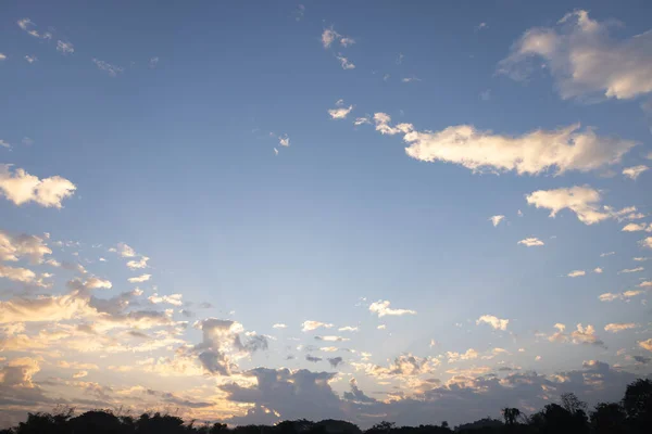 Splendido Cielo Nuvole Alto Paesaggio Includono Spazio Luce Della Natura — Foto Stock