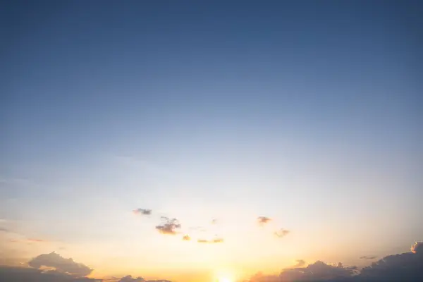 Piękne Niebo Chmura Wysokości Obejmują Przestrzeń Światło Natury Zachód Słońca — Zdjęcie stockowe