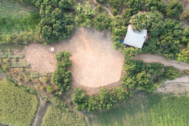 Havadan bakıldığında toprak ve arazi dolup taşıyor. Manzarayı, dışarıdaki boş ya da boş alanı da dahil et. Nan, Tayland 'da küçük arsa, satış, kira, satın alma, satın alma, ipotek ve yatırım için emlak.