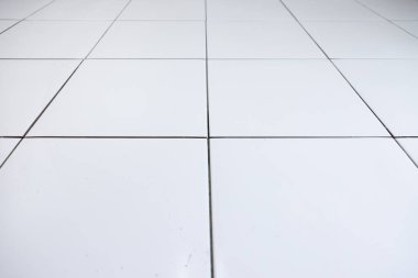 Beyaz kare seramik seramik seramik seramik manzaralı döşeme. İç mekan, dekorasyon, beton zemin, banyo, mutfak ve duş odası için tamamlayıcı malzeme.