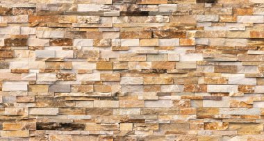 Doğal taş dokusu arka planı. Bej kahverengi renk. Kare dikdörtgen şekli yatay sıra çizgisi şeklinde. Mimari dekorasyon için malzeme, duvar kaplama paneli ön cephe, otel, havuz villası, tatil köyü.