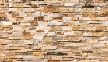 Doğal taş dokusu arka planı. Bej kahverengi renk. Kare dikdörtgen şekli yatay sıra çizgisi şeklinde. Mimari dekorasyon için malzeme, duvar kaplama paneli ön cephe, otel, havuz villası, tatil köyü.