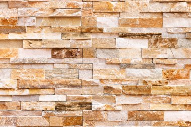 Doğal taş dokusu arka planı. Bej kahverengi renk. Kare dikdörtgen şekli yatay sıra çizgisi şeklinde. Mimari dekorasyon için malzeme, duvar kaplama paneli ön cephe, otel, havuz villası, tatil köyü.