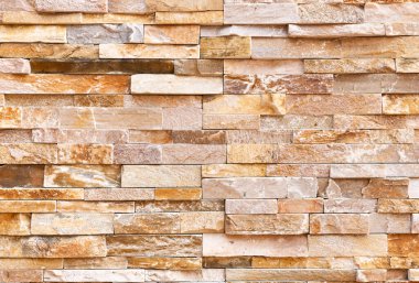 Doğal taş dokusu arka planı. Bej kahverengi renk. Kare dikdörtgen şekli yatay sıra çizgisi şeklinde. Mimari dekorasyon için malzeme, duvar kaplama paneli ön cephe, otel, havuz villası, tatil köyü.