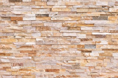 Doğal taş dokusu arka planı. Bej kahverengi renk. Kare dikdörtgen şekli yatay sıra çizgisi şeklinde. Mimari dekorasyon için malzeme, duvar kaplama paneli ön cephe, otel, havuz villası, tatil köyü.