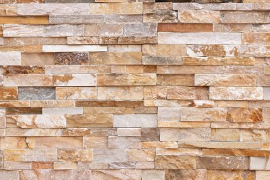 Doğal taş dokusu arka planı. Bej kahverengi renk. Kare dikdörtgen şekli yatay sıra çizgisi şeklinde. Mimari dekorasyon için malzeme, duvar kaplama paneli ön cephe, otel, havuz villası, tatil köyü.