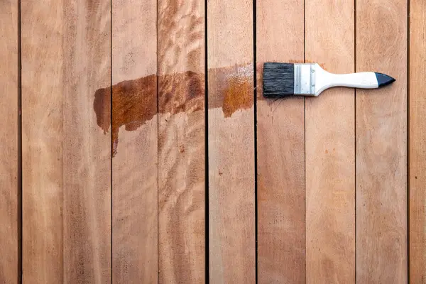 Boya fırçası kimyasal uyguluyor, kereste yığınında kayboluyor, ahşap ürünler üst tarafta. Geliştirmek için, koruyucu veya kaplama lekeli tahıl yüzeyi. Tahtakurusu, termit ve mantarı önlemek için..