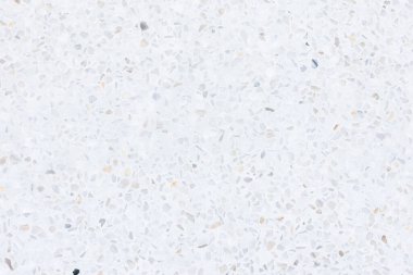 Terrazzo dikişsiz doku arka planı. Yeni temiz, parlak ve parlak bir yüzey. Havan harcı ile karıştırılmış küçük çakıllar. Döşeme, duvar ya da dış dekorasyon için pürüzsüz cilalanmış.
