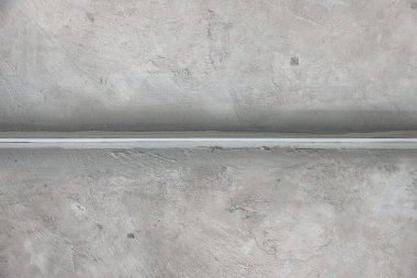 Şeritleri üst görüntüye bölüyoruz. May, Terrazzo 'daki beton zemin inşaatındaki PVC seviyesindeki rehberi aradı. Eğim, üst yüzey seviyesi, hizalama ve çatlak eklemlerini kontrol etmek için.