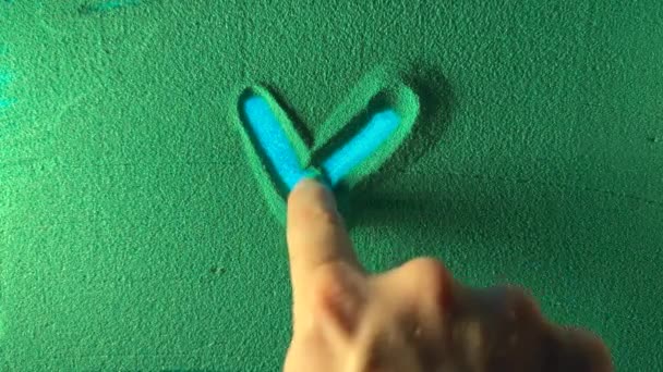 Hand Drawing Yuan Currency Symbol Green Sand Male Hand Writes — Stockvideo